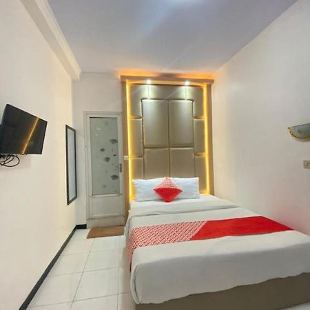 Oyo 1351 Tanggulasi Resto & Residence Syariah Magetan Екстер'єр фото