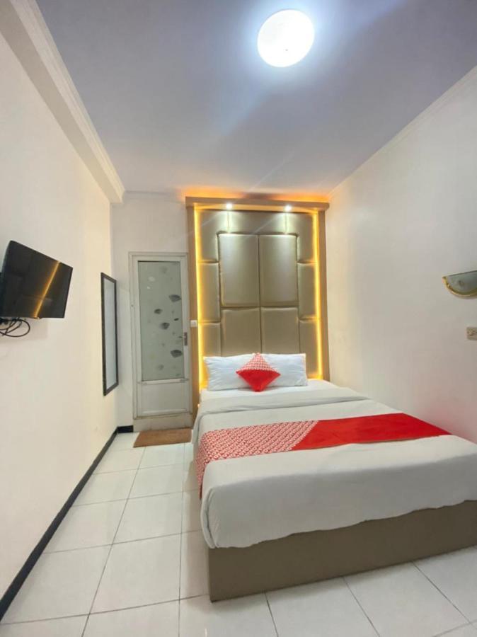 Oyo 1351 Tanggulasi Resto & Residence Syariah Magetan Екстер'єр фото