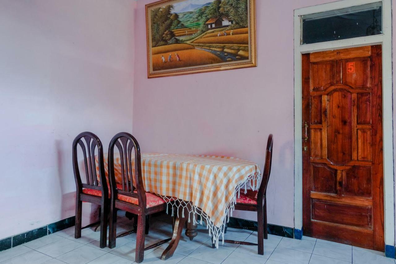 Oyo 1351 Tanggulasi Resto & Residence Syariah Magetan Екстер'єр фото