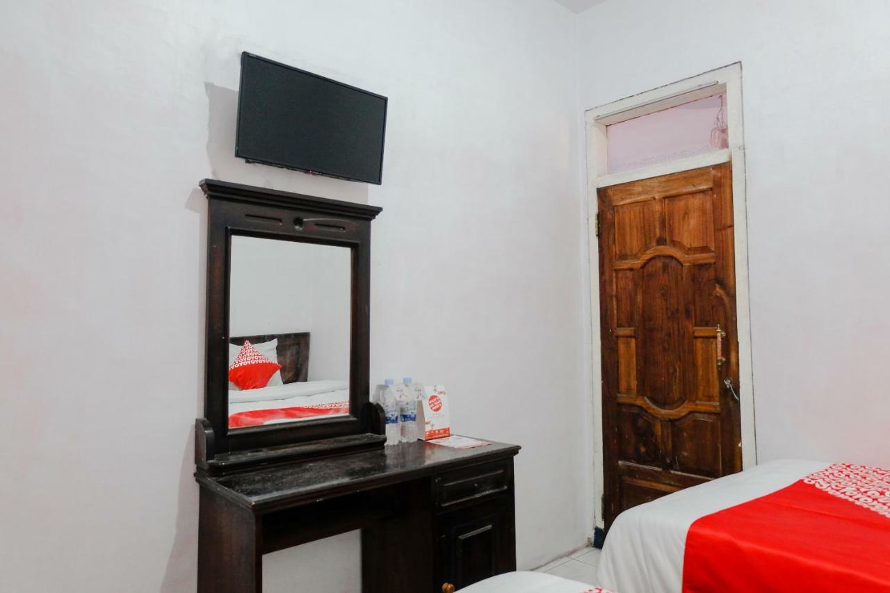 Oyo 1351 Tanggulasi Resto & Residence Syariah Magetan Екстер'єр фото
